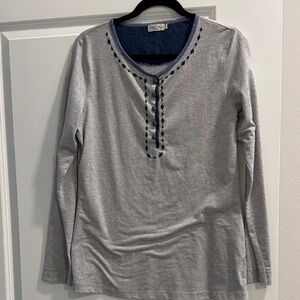 Tasha Polizzi  Gray Long Sleeve Henley Top with Navy Trim sz m